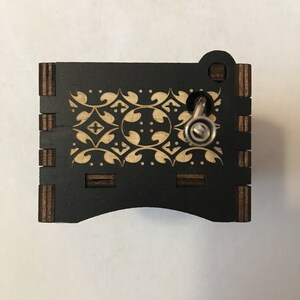 Hand crank music box with wood engraving