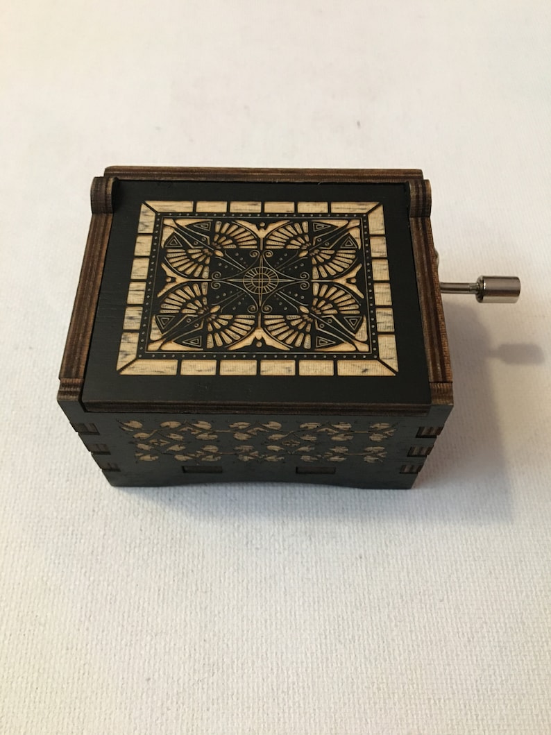 Hand crank music box with wood engraving