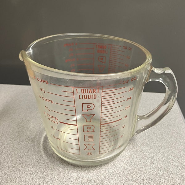 Vintage Pyrex 1 Quart / Liter 4 Cup Clear Glass Measuring Cup, D Handle, Red Lettering