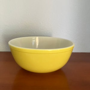 Pyrex Vintage Primary Color Yellow 4 Qt Mixing Bowl 404