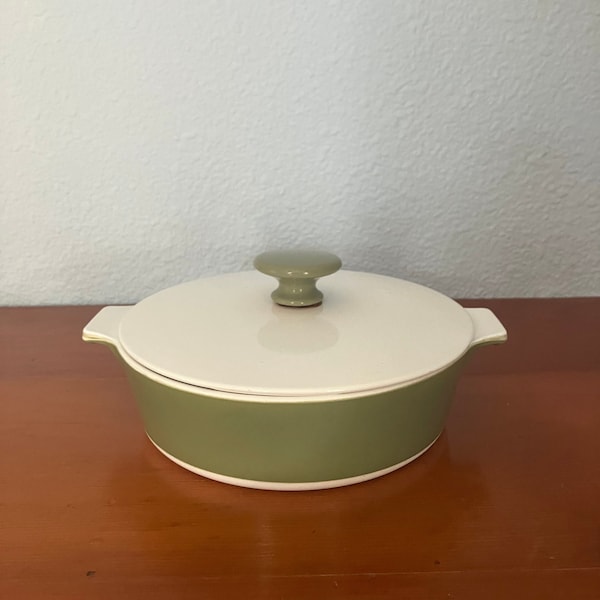 Vintage Mid Century Round Corning Ware in Avocado Green and White Covered Casserole Dish, Verde One Quart B-1-B