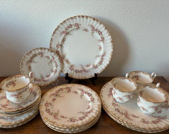 Boxed Royal Worcester Gold Viceroy 11