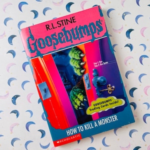 ¡Como nuevo! Marcador y tarjetas coleccionables en el interior // Piel de gallina #46 Cómo matar a un monstruo // R.L. Stine // Piel de gallina original vintage con inserciones