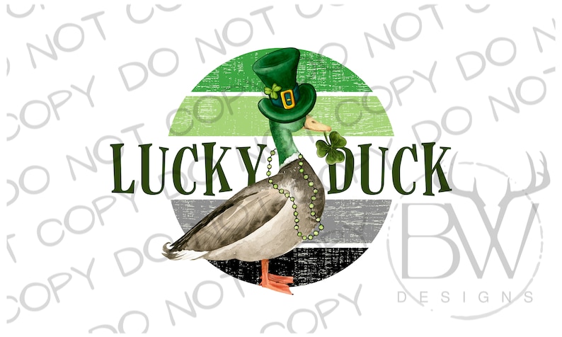 Pode incluir: Um pato verde usando um chap&eacute;u de duende verde com uma fivela dourada e um trevo no topo. O pato est&aacute; segurando um trevo no bico e tem um colar de contas verdes ao redor do pesco&ccedil;o. O pato est&aacute; em um c&iacute;rculo com um fundo listrado verde, cinza e preto. O texto "LUCKY DUCK" est&aacute; escrito em letras verdes ao redor do c&iacute;rculo.