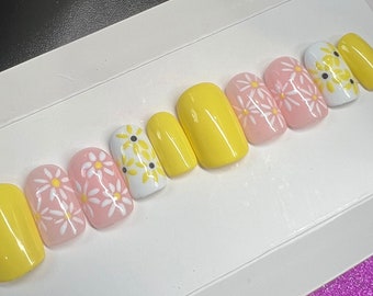 Spring Flower Yellow Nails- | Daisy Flowers| spring nails| Reusable cute  press-on nails. | fake nails