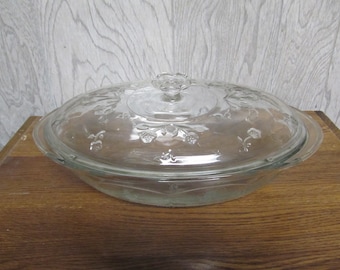 Vintage 1990s Anchor Hocking Clear Savannah Floral Embossed Glass 2 Quart Casserole Dish with Lid