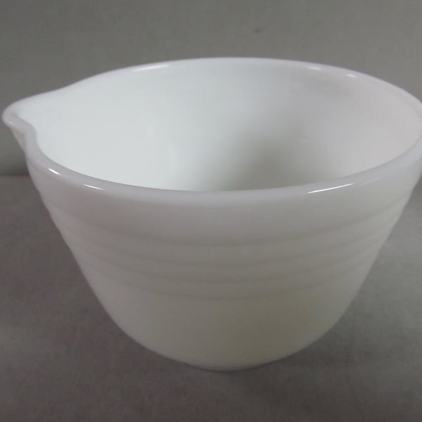 Vintage Pyrex Hamilton Beach Ribbed Milk Glass Batter Mixing Bowl #19 with Spout