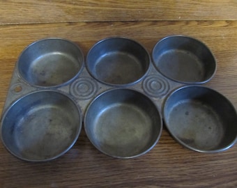 Vintage Six Cup Muffin Tin / Circle Brand / Kitchen Primitive / Americana