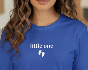Little One Shirt, Pregnancy Announcement Tee, Minimal Maternity T-Shirt, Baby Reveal Gift, Mom To Be, Pregnancy Announcement Expecting Tee