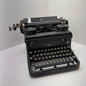 Vintage Royal Typewriter | Black | 1930s/1940s | Parts Not Working