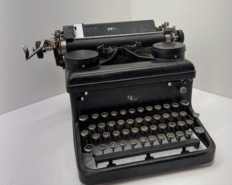 Vintage Royal Typewriter | Black | 1930s/1940s | Parts Not Working