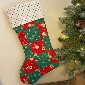 Rentier-Schneeflocken-Patchwork-Weihnachtsstrumpf, handgefertigt