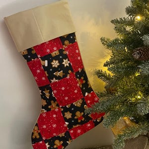 Lebkuchen-Schneeflocken-Patchwork-Weihnachtsstrumpf, handgefertigt