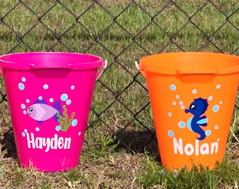 Cubo de playa infantil personalizado con pala, recuerdos para fiestas infantiles en la playa, cubos de playa, juguetes de playa para niños del 4 de julio, cubo de playa, recuerdos para fiestas infantiles.