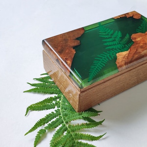 Decoratieve doos, sieradendoos, gepersonaliseerde epoxy aandenkendoos, bohodecor voor cadeau, houten geheugendoos voor vrouw, organisator groot geld