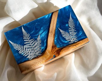 Dekorative Holz Schmuckschatulle, Schmuckhalter mit Farn, Epoxy Andenken Box, Boho Dekor für Geschenk, Memory Box, Geschenk für Mama