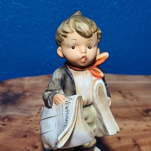 Estatueta vintage Napco Japão AH1B &quot;Newsboy&quot;