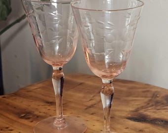 Juego de 2 vasos de cristal rosa Blanche con grabado de uvas estilo Depression Glass, de estilo vintage.