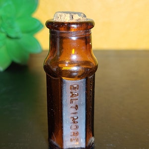 Antique Sharp & Dohme Baltimore Brown/Amber Glass Medicine Bottle Apothecary Jar
