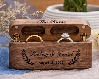 Grabado Caja de anillos de ceremonia de boda personalizada / Caja de portador de anillo de doble ranura / Caja de anillo de madera de compromiso personalizada / Boda rústica moderna