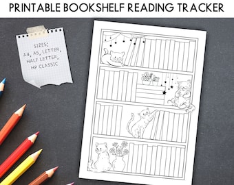 Könnte beinhalten: Ein druckbarer Bücherregal-Lesetracker mit einer Schwarzweißillustration eines Bücherregals mit vier Regalbrettern, jedes mit Büchern und einer Katze. Das oberste Regal hat eine Lichterkette mit Sternen. Der Text "SIZES: A4, A5, LETTER, HALF LETTER, HP CLASSIC" befindet sich in der oberen linken Ecke der Seite.