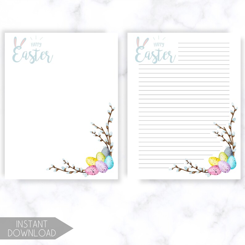 K&ouml;nnte beinhalten: Zwei wei&szlig;e Oster-Briefpapierb&ouml;gen. Einer ist leer, der andere liniert. Beide zeigen ein Aquarelldesign von Ostereiern und Weidenk&auml;tzchenzweigen in der Ecke. Die Worte "Happy Easter" sind in Hellblau geschrieben.