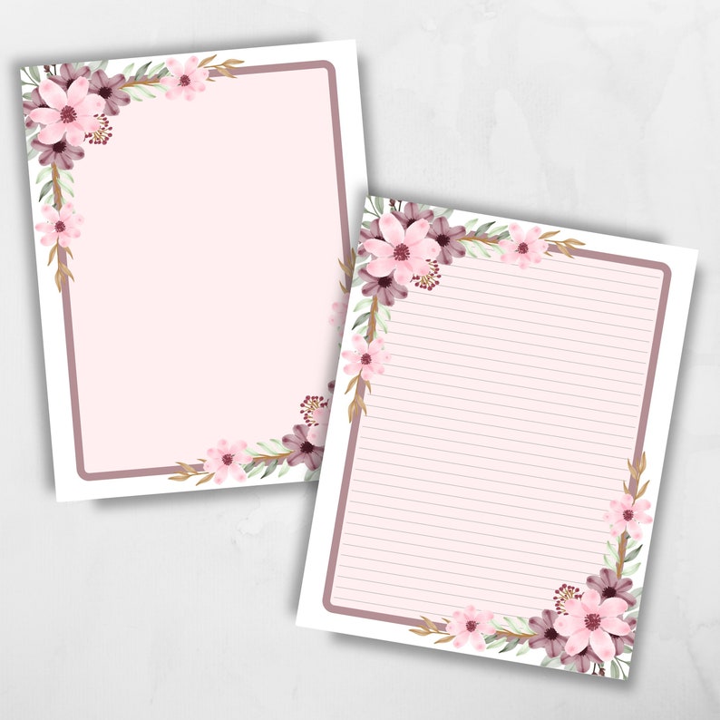 Op de afbeelding: Twee bedrukbare briefpapierbladen met een bloemige rand. De rand heeft roze en bordeauxrode bloemen met groene bladeren. E&eacute;n blad is blanco en het andere heeft gestreept papier.