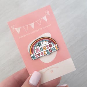 Insignia de esmalte neurodivergente / Pin de TDAH / Pin de autismo / Pin autista / Regalo para un amigo neurodivergente / Pin para cordón / Insignias de Bert