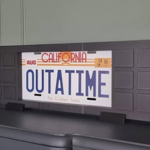 Bisel de matrícula DMC Delorean: ¡matrícula de Regreso al futuro Inc.!