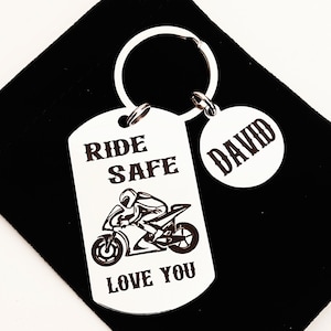 Personalised Ride Safe Motorbike Keychain – Custom Motorcycle Birthday Gift for Son, Grandson, Dad, Husband, Uncle, Biker Keyring with Name