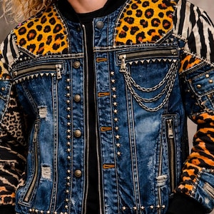 May include: A handmade wooden sign displaying the word "Welcome" in a handwritten font. The white-painted sign has a distressed finish, and a small green leaf adorns the top. Suitable for indoor or outdoor use.