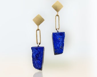 Discover the elegance of lapis lazuli jewelry: earrings made of 750 yellow gold, 925 silver and natural lapis lazuli