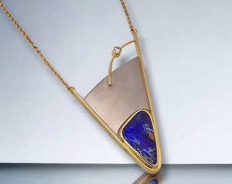 Exclusive boulder opal and diamond pendant made of 750 yellow gold and 500 palladium