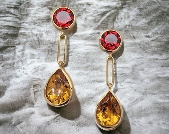 Discover the bright garnet and citrine earrings made of 750 yellow gold and 925 silver