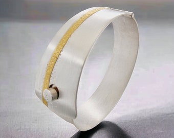 Hand-forged bangle made of silver and fine gold