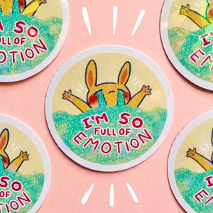 Autocollant vinyle holographique lapin - « Je suis tellement plein d'émotions » - autocollants mignons - kawaii - enfants - lapin - affirmation de soi - relatable