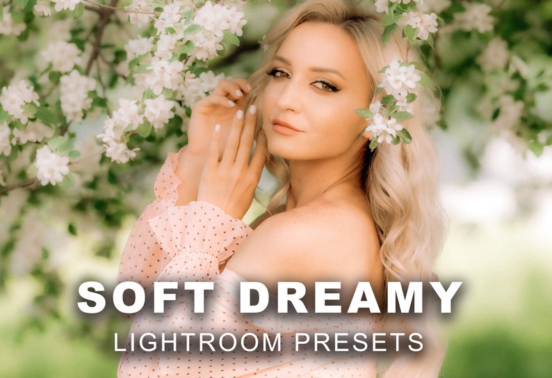 Puede incluir: Una mujer con cabello rubio que lleva una blusa rosa con lunares sin hombros posa frente a un &aacute;rbol floreciente blanco. El texto "SOFT DREAMY LIGHTROOM PRESETS" est&aacute; superpuesto en la imagen.