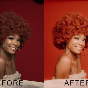 Puede incluir: Una mujer con un gran afro rizado de color casta&ntilde;o rojizo lleva un top blanco sin mangas y pendientes de aro dorados. Sonr&iacute;e y mira hacia la derecha. El fondo es de color rojo s&oacute;lido.