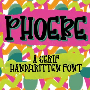 Puede incluir: Un gráfico digital que presenta el texto PHOEBE en letras serif negras sobre un trazo de pincel rosa, seguido del texto A SERIF HANDWRITTEN FONT en negro sobre un trazo de pincel verde lima, sobre un fondo de formas naranjas, lima y verde azulado.