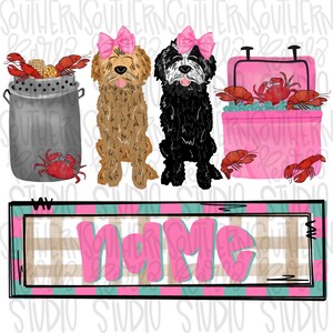 Op de afbeelding: Een digitale illustratie met een grijze metalen pot gevuld met rivierkreeften, een goudbruine hond en een zwarte hond met roze strikken, en een roze koelbox gevuld met rivierkreeften. Daaronder een rechthoekig bord met het woord name in het roze.