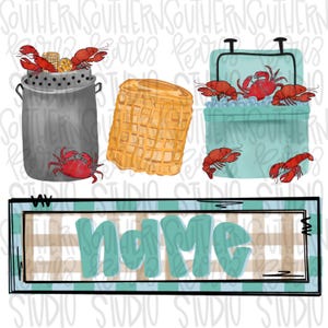 Puede incluir: Un letrero a cuadros azules y blancos con la palabra "name" en letras azul turquesa. El letrero está decorado con imágenes de una olla de agua hirviendo, una cesta de maíz y una nevera con cangrejos.