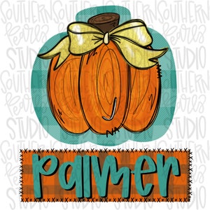 Puede incluir: Una calabaza naranja dibujada a mano con un lazo amarillo sobre un fondo a cuadros azul verdoso y blanco. El texto "Palmer" está escrito en letras azul verdoso sobre un fondo a cuadros marrón y naranja.