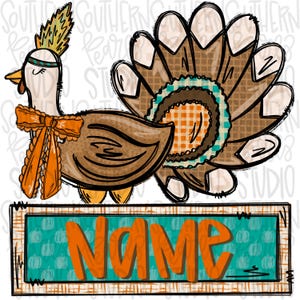 Puede incluir: Ilustración de un pavo de dibujos animados con un tocado nativo americano y un lazo naranja. Las plumas de la cola del pavo tienen un patrón de gofres. Un rectángulo turquesa con el texto naranja "Name" está en la parte inferior.