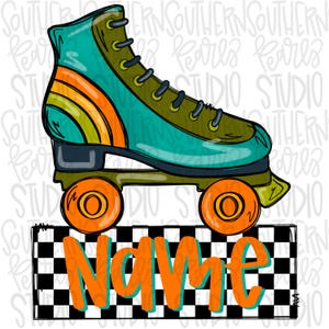 Può includere: Un pattino a rotelle turchese e verde oliva con strisce arancioni e gialle e ruote arancioni. La parola "Name" è scritta in arancione con un contorno turchese su uno sfondo a scacchi bianco e nero.