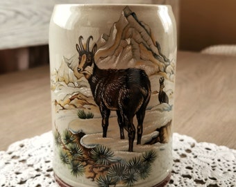 Jarra de cerveza vintage de cerámica alemana, decoración del Oktoberfest, jarra de cabra montés