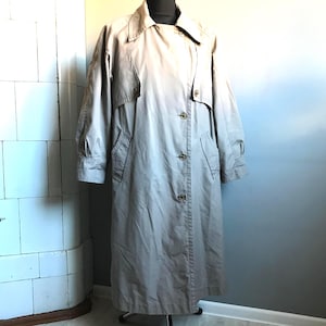 Vintage Trench Coat with Shoulder Pads Size 40-42
