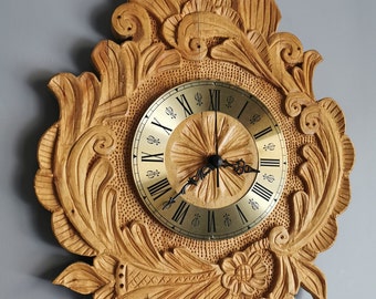 Rustikale Norwegische Wanduhr aus Holz - Handgefertigte Uhr im nordischen Stil