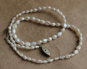 Kleine witte ketting zoetwaterparels, Sovjet-vintage jaren 1950