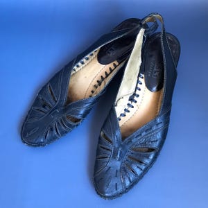 Black Leather Heels Pumps, Old Pumps, 1990s Vintage Low Heeled Womens Shoes
