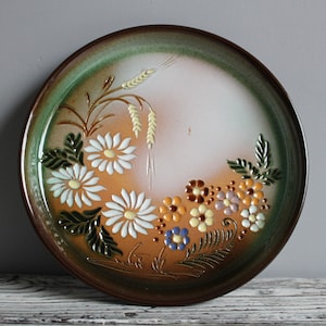 Prato de parede de cerâmica com desenho de flores, prato decorativo de cerâmica letã, decoração vintage